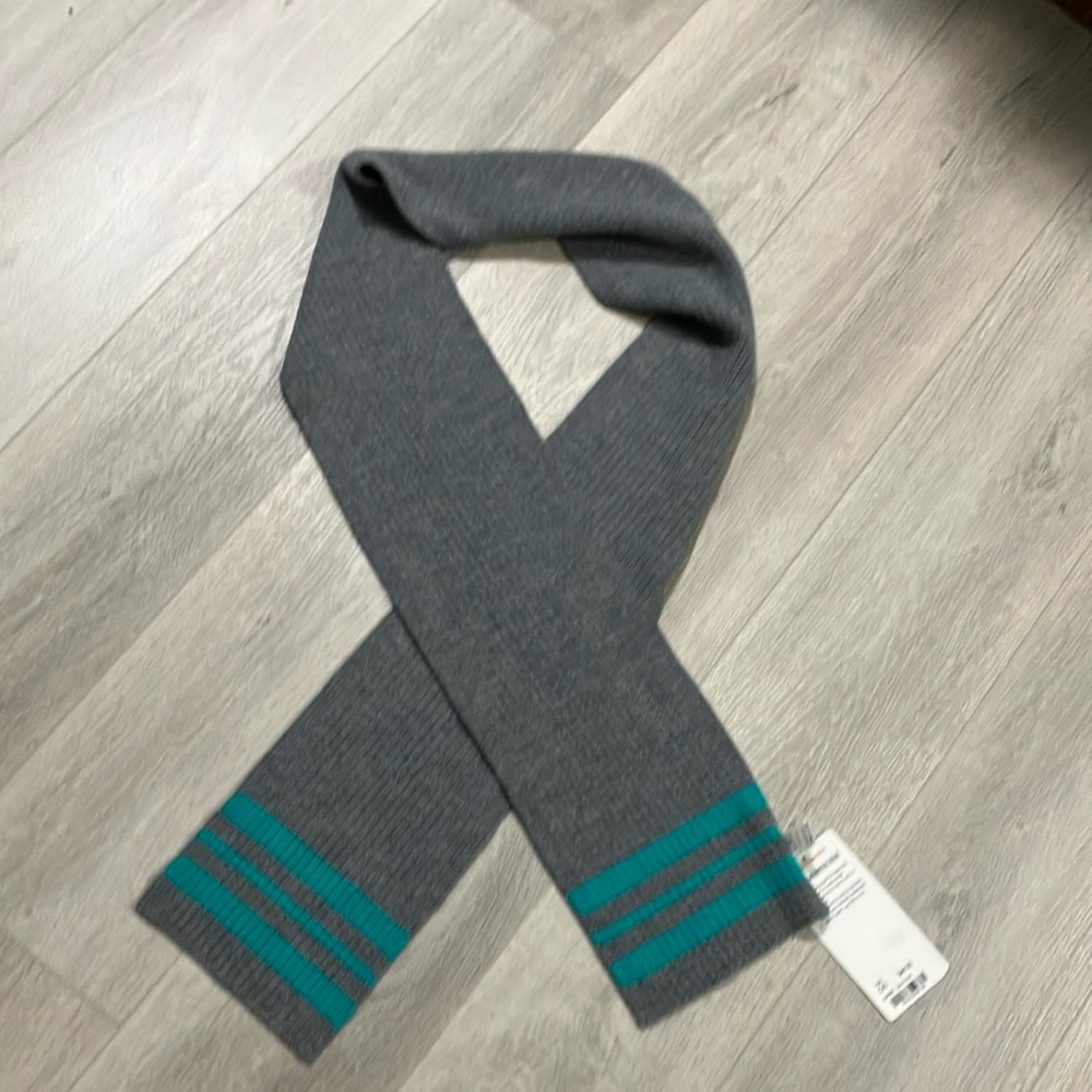 Lululemon , new with tags, Marvelpus Merino wool scarf.
